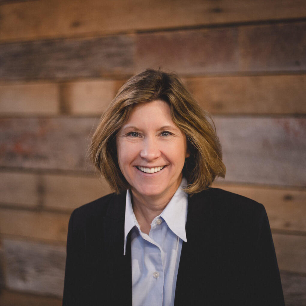 Julie DeSutter headshot